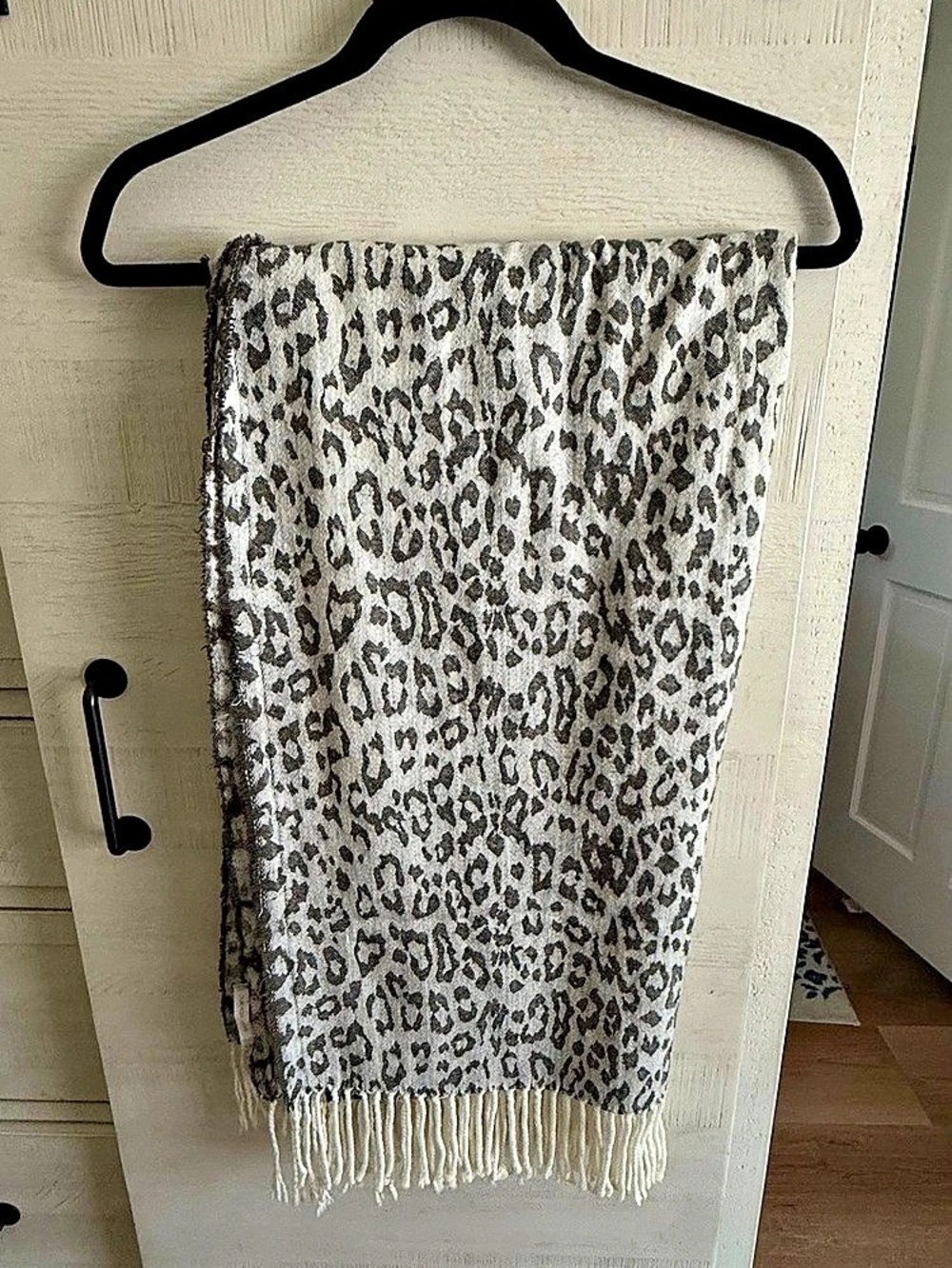 Animal Print Scarf in Gray & White Like New